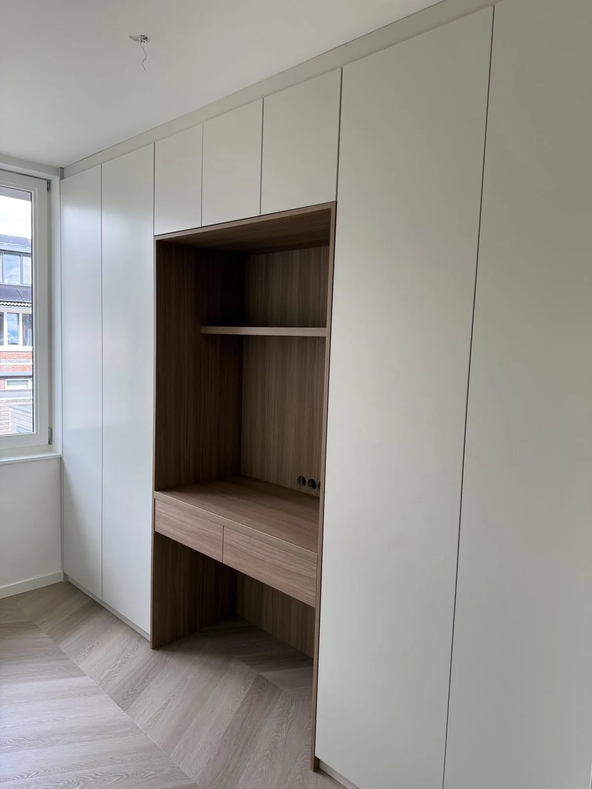 Kledingkast met bureau