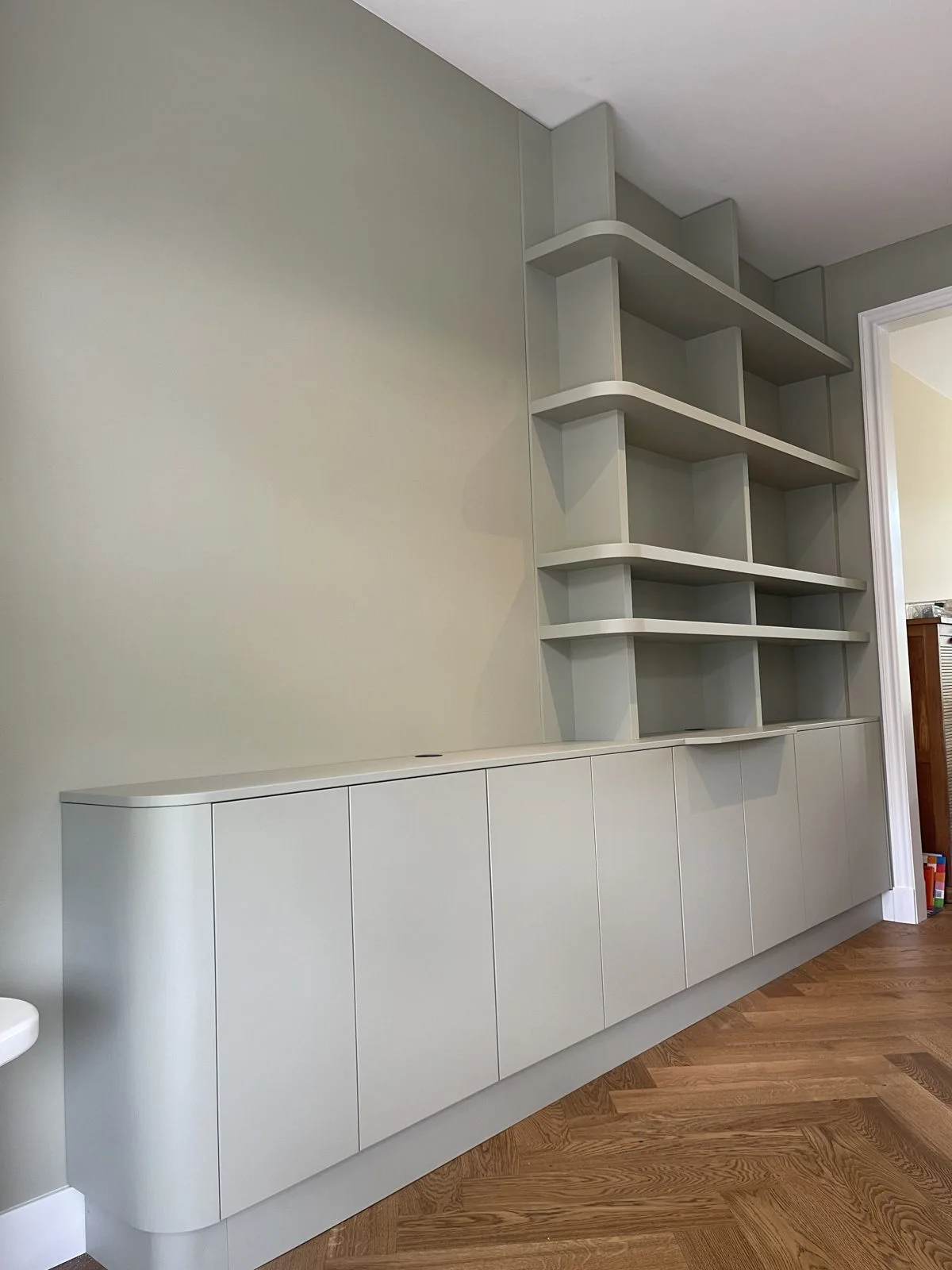 Wandkast met afgeronde kop